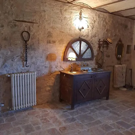 Affittasi Casale Localita Romeggio Nyaraló