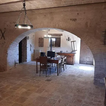 Affittasi Casale Localita Romeggio Nyaraló *
