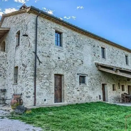 Affittasi Casale Localita Romeggio Nyaraló *